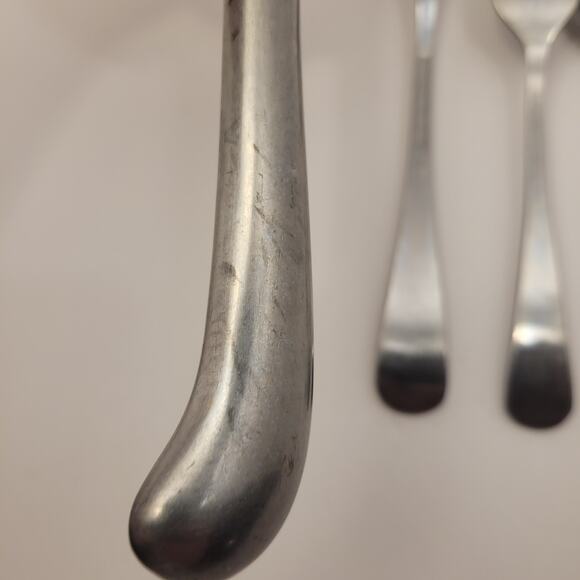 Present 4-Piece Flatware Set Knife Dinner Fork Salad Fork Teaspoon Stainless - Picture 3 of 9